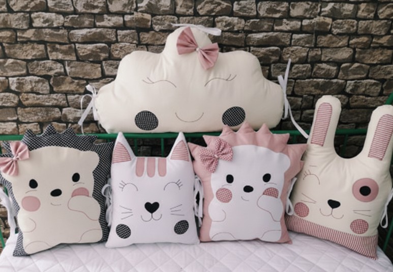 Zvířátkový mantinel MimiMe – kolekce Pink Dream v pudrově růžové a krémové s puntíky, ručně šitý v ČR, délka 180 cm