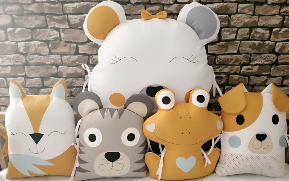 Zvířátkový mantinel MimiMe – kolekce Sunny Friends v hořčicové, šedé a bílé kombinaci, ručně šitý v ČR, délka 180 cm