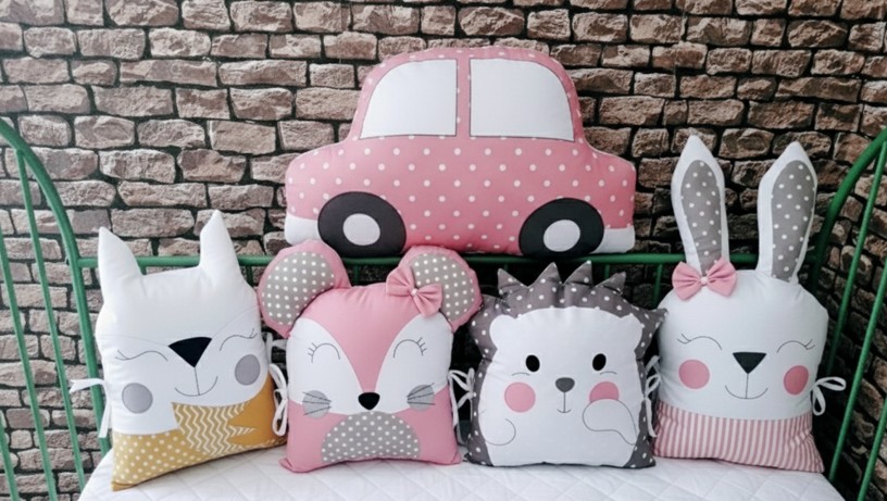 Kolekce MimiMe Little Car Pink Journey – zvířátkový mantinel 5 kusů 180 cm v růžové, bílé a šedé kombinaci s autíčkem