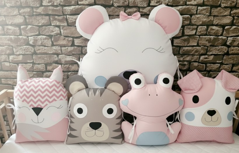 Zvířátkový mantinel MimiMe Pink Dream Friends – růžovo-bílý set s lištičkou, žabkou, pejskem, tygříkem a medvídkem