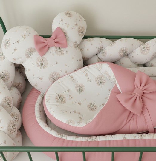 Set do postýlky MimiMe Pampeliškové přání Rose Edition – růžový copánkový mantinel, hnízdečko a zavinovačka s motivem pampelišek