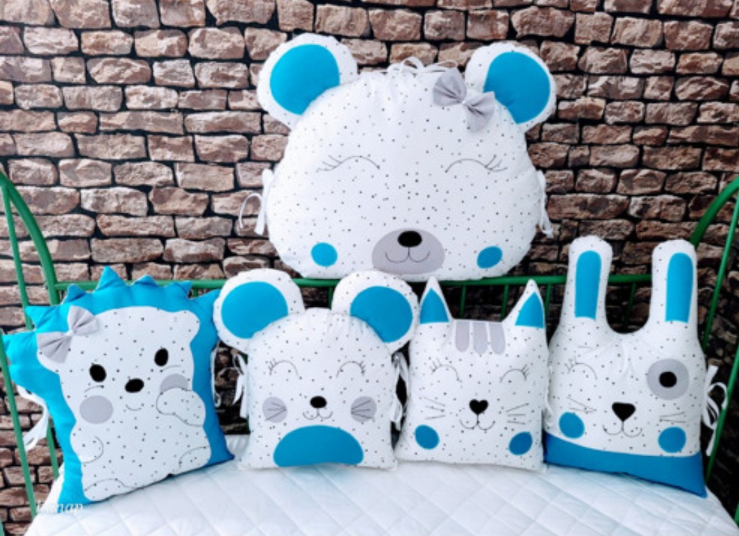 Zvířátkový mantinel MimiMe – Kolekce Snowy Blue Friends v bílo-modré kombinaci, sada pěti zvířátek
