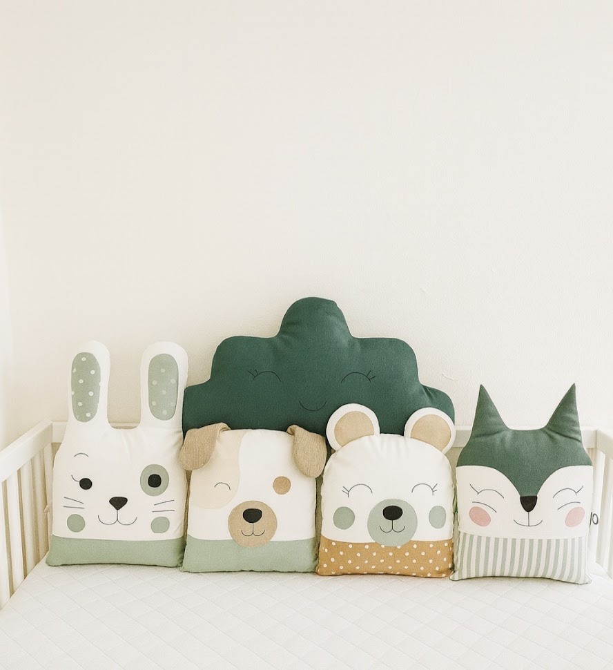 Zvířátkový mantinel do postýlky MimiMe.cz – kolekce Mint Friends, 5 dílů v tónech mint, bílé a béžové, zvířátka králíček, pejsek, medvídek, liška a mráček, limitovaná kolekce.
